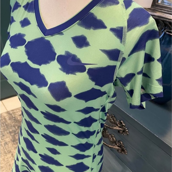 Nike Pro V-Neck Short Sleeve Tee/Tunic Tie-Dye Top in Seafoam Green Navy Women M - Picture 6 of 10